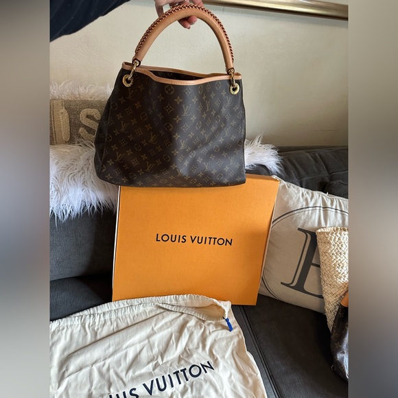 Stunning MM artsy Louis Vuitton tote selling for friend she’s firm on price - Picture 2 of 16